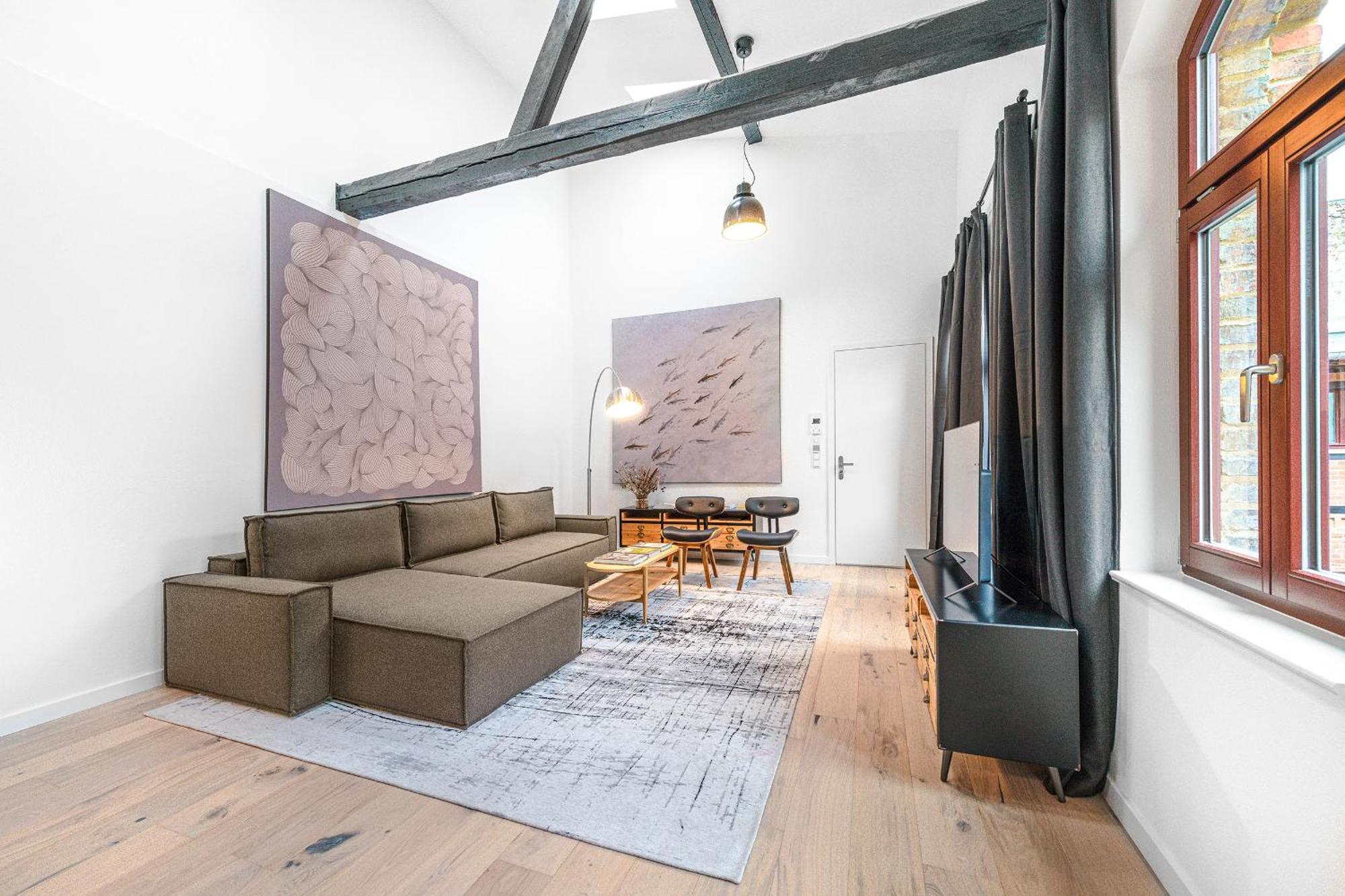 Mitte Loft On 2floors, 150 Qaudratmeter, 2brs, 2bathrooms, Living Room, Dinning Up To 8 Ppl