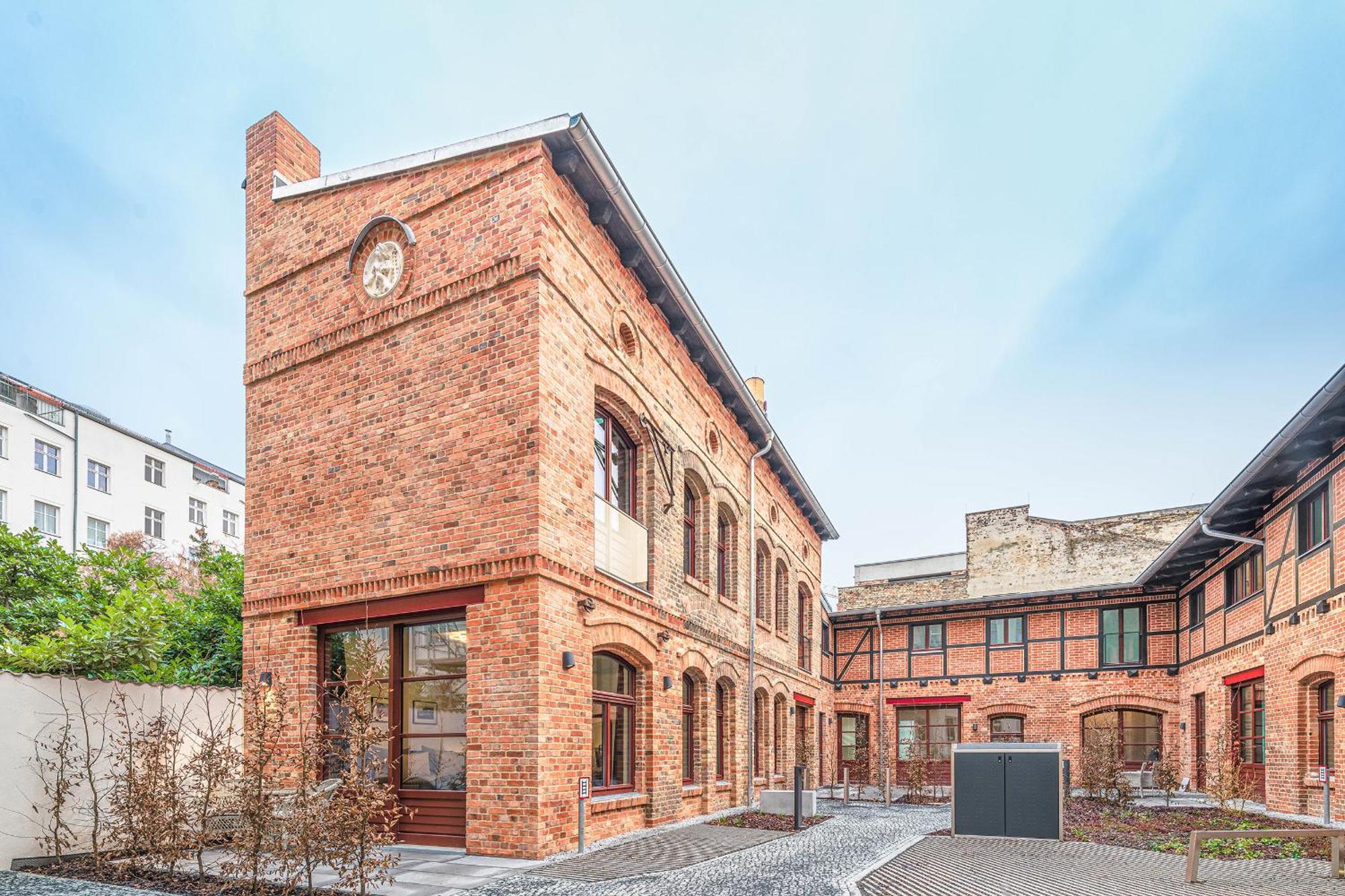 Mitte Loft On 2floors, 150 Qaudratmeter, 2brs, 2bathrooms, Living Room, Dinning Up To 8 Ppl *